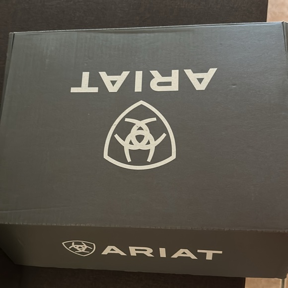 Women Ariat boots size 8B - Picture 2 of 9